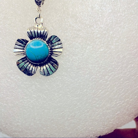 Necklace Turquoise colored Flower in Silver tone - Picture 9 of 12